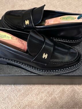 CHANEL Cruise 2025/26 Calfskin Black Moccasins with Gold CC Hardware